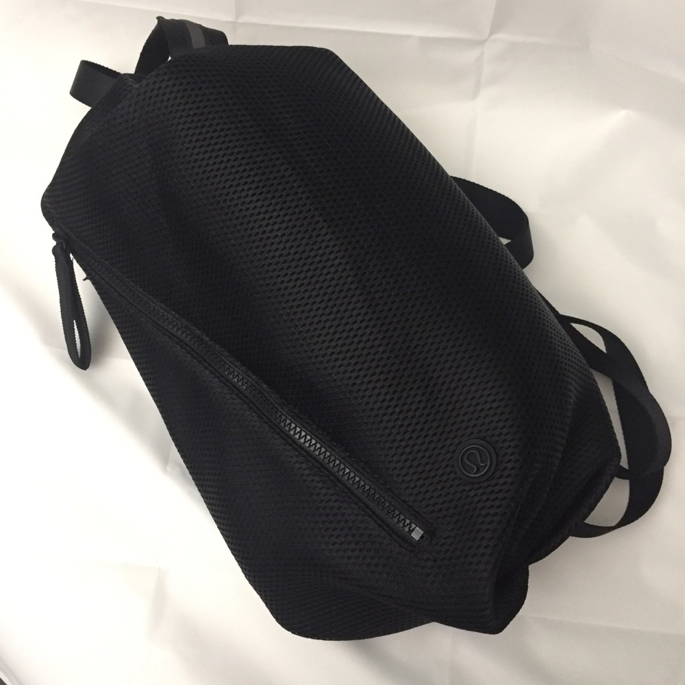 💯 Authentic Lululemon Fast Track Bag 3L